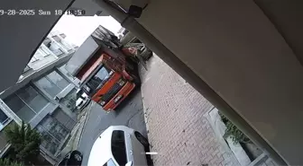 Esenyurt'ta Freni Boşalan Kamyon 3 Araca Çarptı