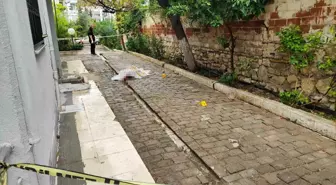 Kuşadası'nda Balkonundan Düşen Genç Kadın Hayatını Kaybetti