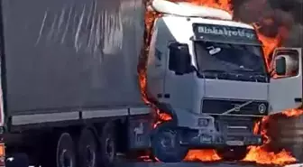 Gaziantep'te Seyir Halindeki Tır Alev Aldı