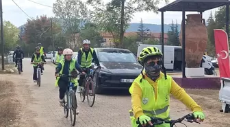 Bisikletçiler Kınık Köyü'nde Spor ve Doğa Keyfini Yaşadı