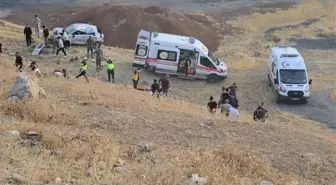 Uludere'de Otomobil Şarampole Yuvarlandı: 1 Ölü, 1 Yaralı