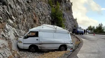 Minibüs ile Yolcu Otobüsü Çarpıştı: 1 Ölü, 1 Yaralı