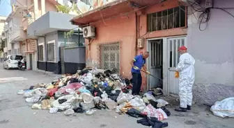 Adana'da Kötü Koku İhbarı: 2 Kamyonet Çöp Çıkarıldı