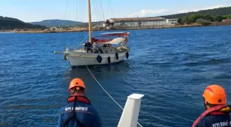 Çanakkale Boğazı'nda Makine Arızası Yaşayan Tekne Kurtarıldı