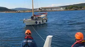 Çanakkale Boğazı'nda Sürüklenen Tekne Kurtarıldı