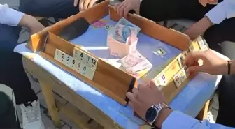 Damat ve Arkadaşları Okey Masasıyla Gelin Arabasının Yolunu Kesti