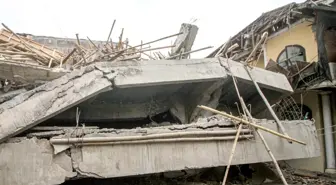 Endonezya'da Okul Binası Çöktü: 3 Ölü, 99 Yaralı