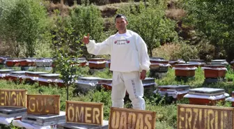 Arıcıdan Anlamlı Mesaj: Peteklerde Kelimeler Yazdı