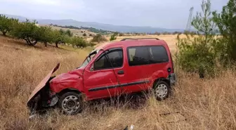 Bilecik'te Hafif Ticari Araç Tarlaya Uçtu: Sürücü Yaralandı