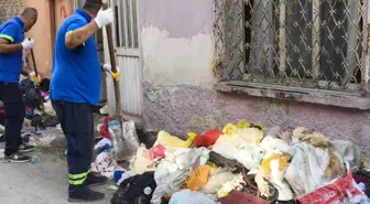 Adana'da Kötü Koku Şikayeti: 2 Kamyonet Çöp Çıkarıldı
