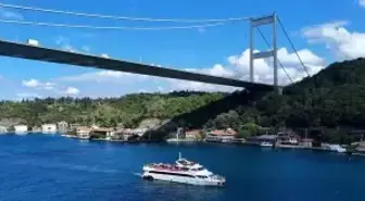 Liverpool Taraftarları İstanbul Boğazı'nda Tekne Turu Yaptı