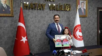 8 Yaşındaki Asya Alyanak, TEKNOFEST'te 'Mavi Vatan' Resmiyle Birinci Oldu