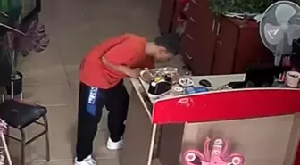 Manisa'da 11 Yaşındaki Çocuğun Hırsızlık Eylemi Güvenlik Kameralarında