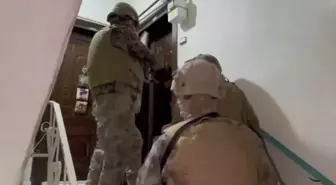 Tehdit Pankartı Asan 6 Kişi Gözaltına Alındı