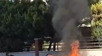 Adana'da Park Halindeki Araç Yangını: Vatandaş Ekipten Önce Müdahale Etti