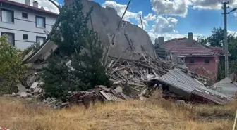 Ankara'da Atıl Binada Göçük: Can Kaybı Yok