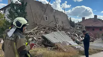 Çubuk'ta Metruk Bina Çöktü, Kimse Bulunamadı