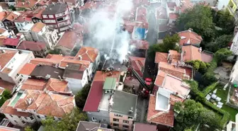 Beşiktaş'ta Ahşap Binada Yangın: Bina Çöktü