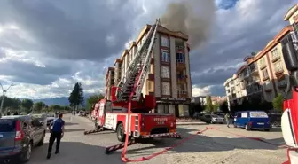 Edremit'te Apartman Çatısında Yangın Paniğe Neden Oldu