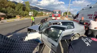 Balıkesir'de Çift Taraflı Trafik Kazası: 2 Yaralı