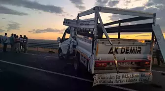 Kilis'te Tır ile Pikap Çarpıştı: 3 Yaralı