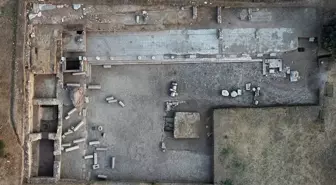 Metropolis Antik Kenti'nde 1800 Yıllık Ticaret Merkezi Bulundu