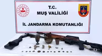 Muş'ta Tarihi Eser Operasyonu: Urartu ve Roma Dönemine Ait Objeler Ele Geçirildi