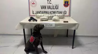 Başkale'de Uyuşturucu ve Kaçak Malzeme Ele Geçirildi