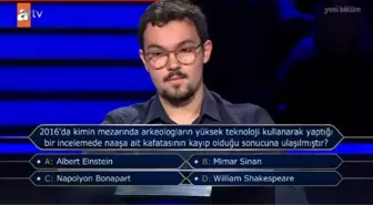 2016'da kimin mezarında arkeologların yüksek teknoloji kullanarak yaptığı bir incelemede naaşa ait kafatasının kayıp olduğu sonucuna ulaşılmıştır?