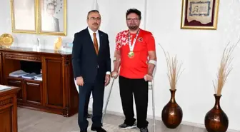 Eskişehirli Murat Cırık, Dünya Bilek Güreşi Şampiyonu Oldu