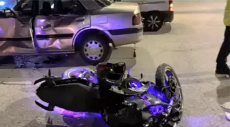 Emet'te Motosiklet-Otomobil Kazasında 2 Yaralı