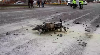 Konya'da Motosiklet İşçi Servisiyle Çarpıştı: 2 Yaralı