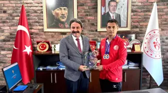 Milli Sporcu Erkan Balk'tan Şampiyonluk Ziyareti