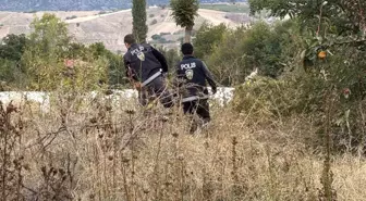 Tokat'ta uygulama noktasında kaçan göçmen konteyner altında yakalandı