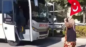 Burdur'da 75 Yaşındaki Kadın, İsrail Askerlerinin Baskınına Protesto Gösterisi Düzenledi