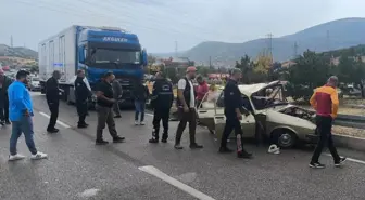 Isparta'da TIR ile Otomobil Kazası: 2 Ölü, 3 Yaralı