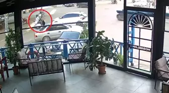 Adana'da Motosiklet ve Otomobil Çarpıştı: Yaralılar Var