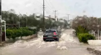 Ayvalık'ta Sağanak Yağış Hayatı Olumsuz Etkiledi