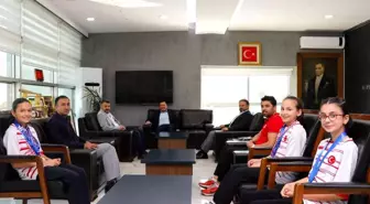 Kayseri Gençlik ve Spor İl Müdürü'nden Badminton Şampiyonlarına Ödül