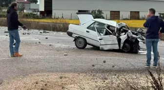 Balıkesir'de Öğrenci Servisi ile Otomobil Çarpıştı: 2 Ölü, 7 Yaralı