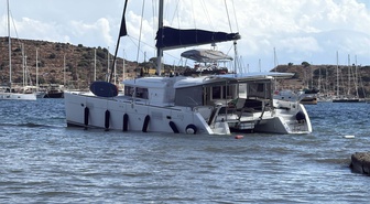 Bodrum'da Yelkenli Tekne Kayalıklara Oturdu
