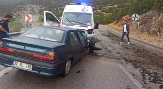 Burdur'da Otomobil ile Ambulans Çarpıştı: 4 Yaralı