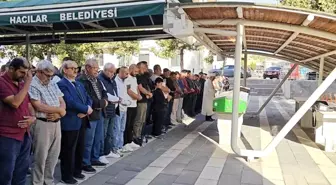 Cami çıkışında evlerinin önünde öldürülen karı-koca toprağa verildi