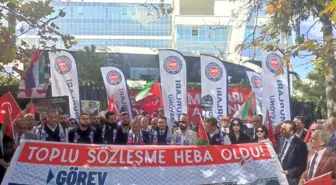 Devlet Memurları Konfederasyonu'ndan TÜİK Önünde Eylem