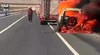 Diyarbakır'da Seyir Halindeki Cip Yangında Küle Döndü