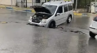 İzmir'de Göçük Olayı: Araç Hasar Gördü