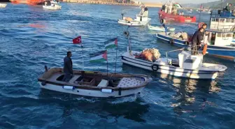 İnebolu'daki Balıkçılar, Gazze'ye Destek İçin Tekneyle Açıldı