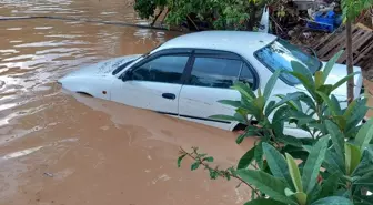 Antalya'nın Kaş İlçesinde Sağanak Yağış Hayatı Olumsuz Etkiledi