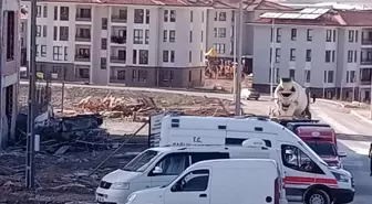 Malatya'da inşaata beton dökümü esnasında kalıbın çökmesi sonucu 2 işçi yaralandı