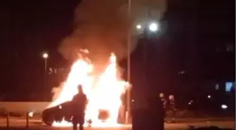 Denizli'de Park Halindeki Araçta Yangın Çıktı